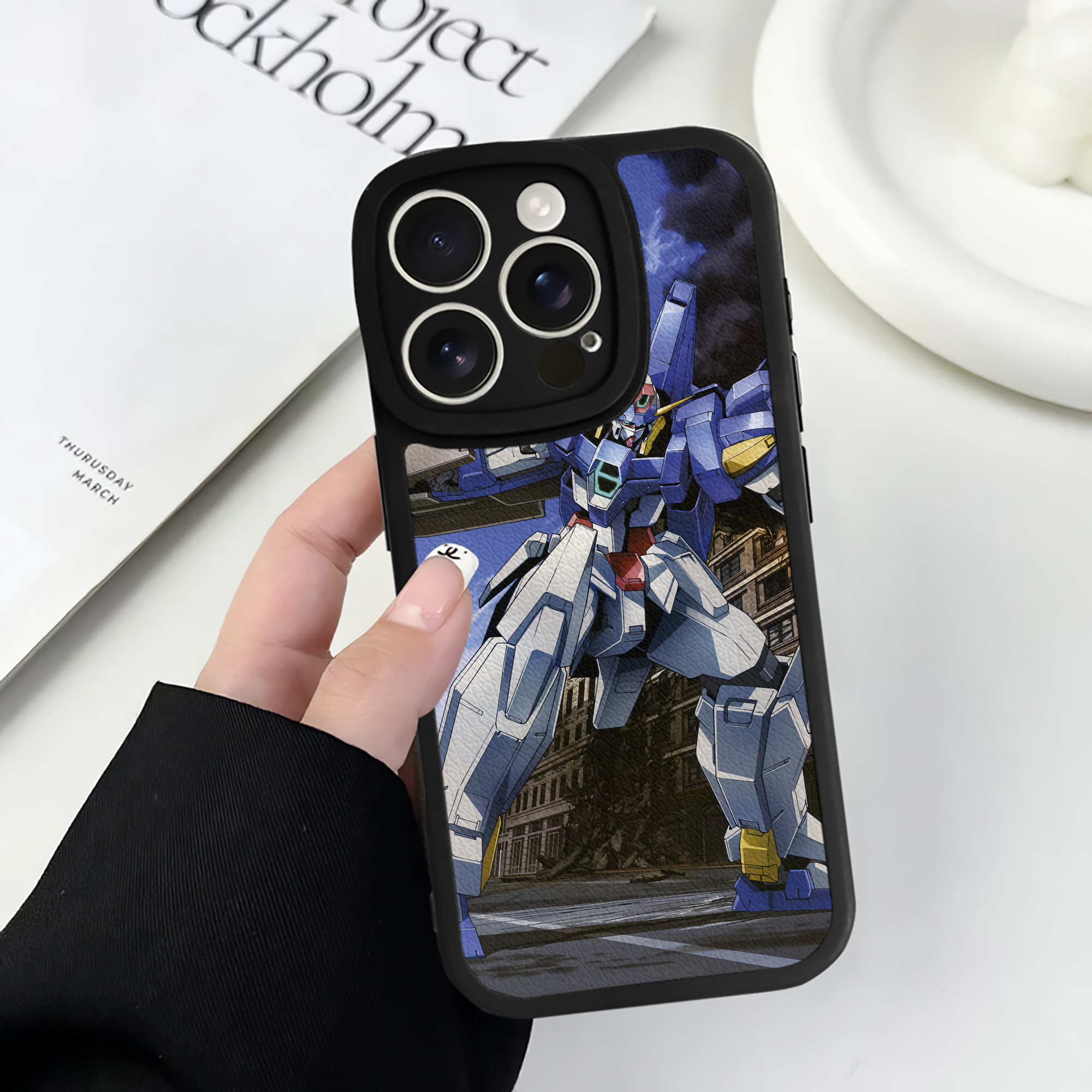（画像用） 機動戦士ガンダム Mobile Suit Gundam 【iPhone 16シリーズ対応】シリコンスマホケース（レザー調） 材質：シリコン